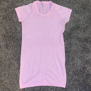 LULULEMON pink swiftly tech short sleeve shirt !!! 💗🌸💐🎀
